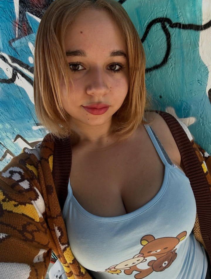 VeraJacksoqm's tweet photo. If I caught your attention, don’t fight it. 😈 

#Badoo #RateMeHot https://t.co/eTps5Ckb7U