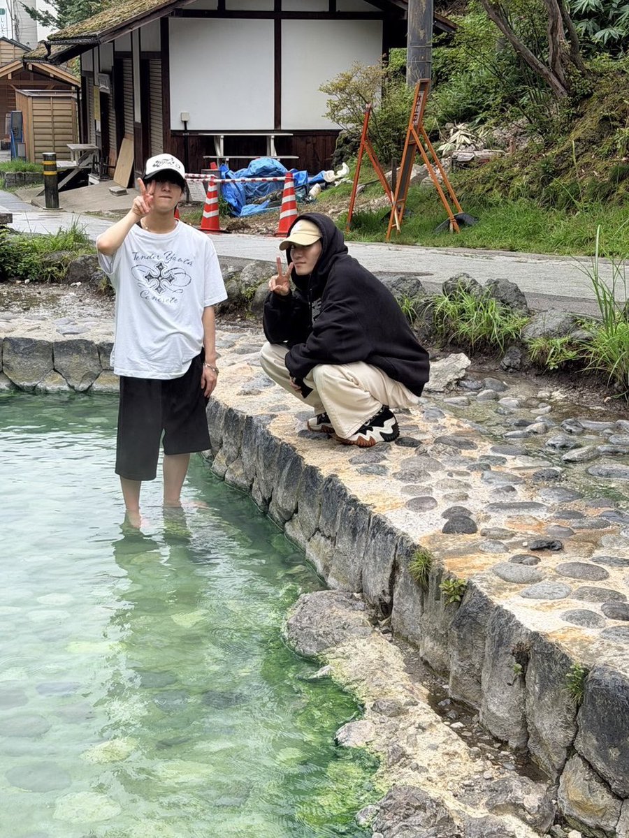 GRIPHAGE_info's tweet photo. やっほ嵐樹の番だぞ！
今日は草津温泉行ってきたのだ
ゆーだいが足湯あったかいって嬉しそうだった
かわいいね
またいこー

#ぐりふぁの交換日記 #GRIPHAGE
#蒼井嵐樹 https://t.co/9c0wM1hqVK