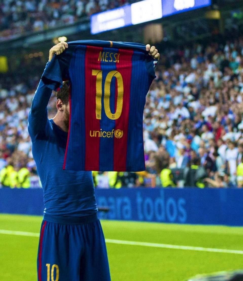 Tobs_fc's tweet photo. Young Messi never took off his shirt despite winning 5-0. Look at old Messi after a 2-1 tap in. 😭😭 https://t.co/ZRceccYUeg