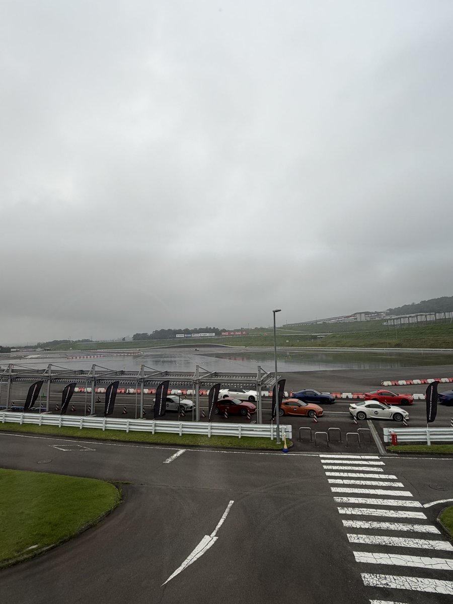 takuto_iguchi's tweet photo. 私は、モビリタで今年初開催のGR DRIVING EXPERIENCE2級の講師でした😊

本コースでは、Team Takuty 栃木スバルレーシング89号車の新車シェイクダウンテストでした‼️ https://t.co/SsrMJzPhTD