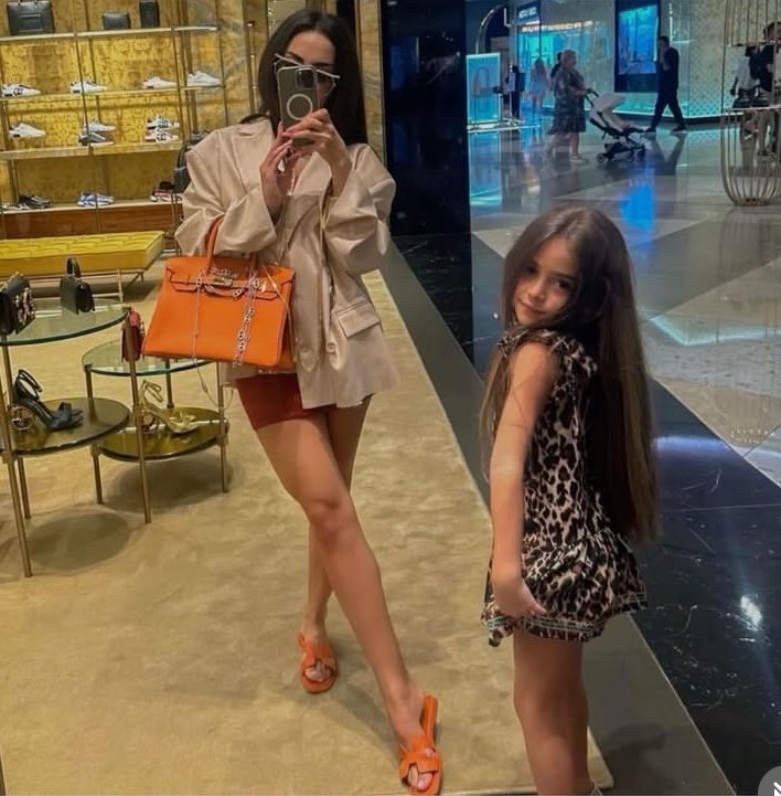 tessy_1018's tweet photo. Me and my future daughter spending
Daddy's money: https://t.co/XznbwMNbUV