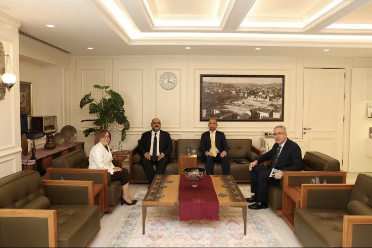 2727mmg2727's tweet photo. Gaziantep Büyükşehir Belediye Başkanımız Sn.Fatma Şahin’i makamında ziyaret ettim.

Gaziantep’imize yapacağımız hizmetlerle alakalı fikir alışverişinde bulunduk. Nazik kabulleri ve misafirperverliği için Sayın Bakanımıza teşekkür ederim.                                          @FatmaSahin  @GaziantepBeld