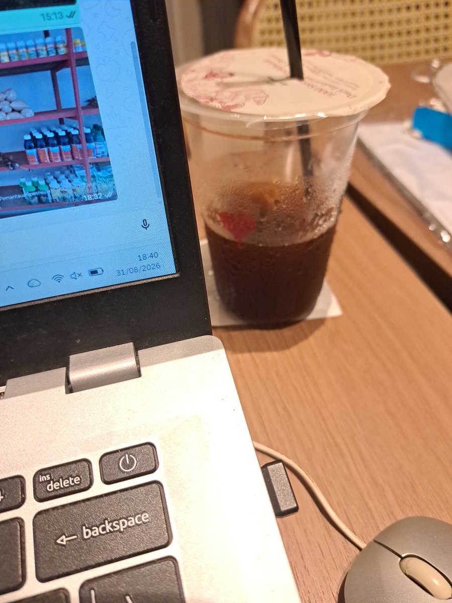 hilo_ting's tweet photo. Mata resisten sama kopi, tapi lambung kalah 🤧🤧 https://t.co/3Emhg0fHvG