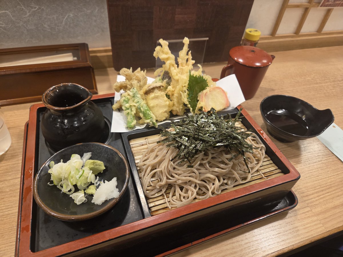 mamimumen5's tweet photo. これどっちの方が美味そうに見えます？ 
撮影条件整えたのでカメラ以外一緒なはず https://t.co/Rv1FvnHVgS