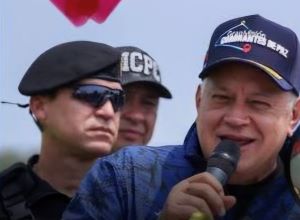 homeroboscan's tweet photo. Diosdado Cabello y Alexander Gramcko podrían ser extraditados a Chile como presuntos autores intelectuales del asesinato del Teniente venezolano Ronald Ojeda...Ya hay 16 detenidos de los 26 implicados en el crimen...Incluyendo a El Turko, extraditado desde Estados Unidos y El Gocho, desde Colombia...Todos los detenidos han suministrado alguna evidencia sobre la responsabilidad de Cabello y Gramcko en ese homicidio...Y la justicia chilena filtró la especie de que solicitará la extradición de esos dos funcionarios del régimen interino chavista...Fue un crimen horrendo perpetrado por miembros del Tren de Aragua, enviados desde Venezuela...Por quién?...