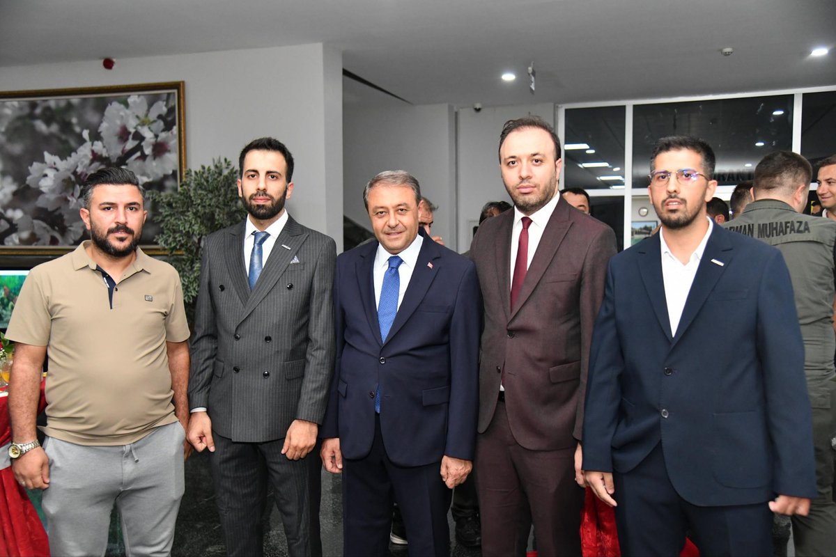 resitkemaloncel's tweet photo. Askon Şanlıurfa İl Başkanlığı olarak 30 Ağustos Zafer Bayramı dolayısıyla Şanlıurfa Valiliğimiz tarafından düzenlenen resepsiyona katılım sagladık 30 Ağustos Zafer bayramımız kutlu olsun.
 🇹🇷 https://t.co/R0sCbZDgaJ