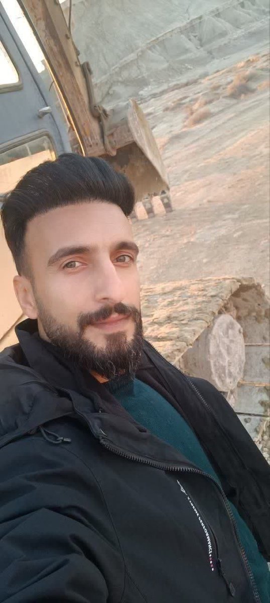 mhdipourhasan's tweet photo. شُهدا را یاد کنیم؛ با ذکر #صلوات 
‌‌
شهید"علی فیاضی و حمید عوض‌زاده" شهدای شب گذشته حمله آمریکا به جزیره لارک . https://t.co/PZ6gM7TkdW