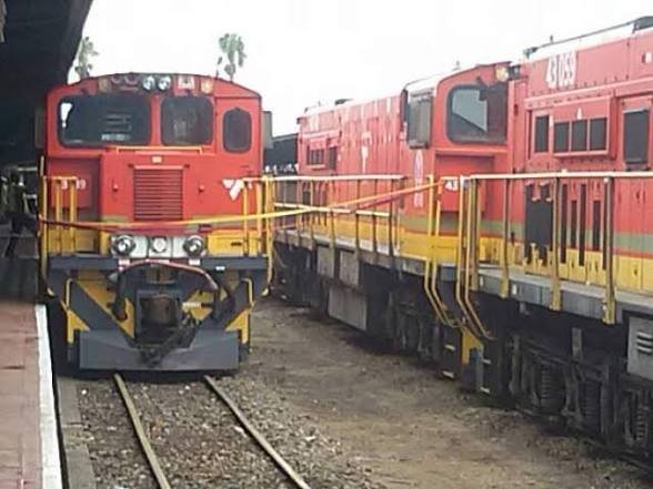 WillKapungu's tweet photo. The National Railways of Zimbabwe (NRZ) US$600 million rehabilitation programme has entered a critical structuring phase with a clear implementation matrix and a 2027 target. Financial and commercial modelling runs June–Oct 2026, followed by definitive agreement negotiations from Oct 2026–Feb 2027. The programme has advanced beyond initial investor outreach into feasibility work, project scoping, Bill of Quantities review and resource‑for‑infrastructure (RFI) structuring. This timeline signals a move from framework agreements toward a bankable transaction, resolving technical, commercial and financing questions in sequence
