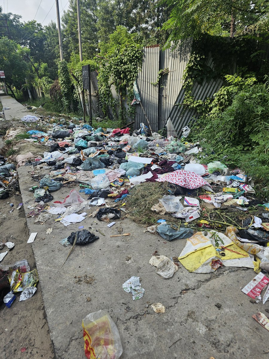 tanujkhajuria's tweet photo. @dcsambaoffice What about cleanliness drive to be run across main chowk samba specially near muncipal commitee office samba https://t.co/CHM5qkZ4sW