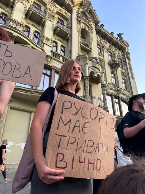 FUAZ_UA's tweet photo. Коли порушені причинно-наслідкові зв’язки

Фото 1 «вимагаємо різати росіян вічно»

Відео 2 «за що?» https://t.co/KDWaCw1YxE