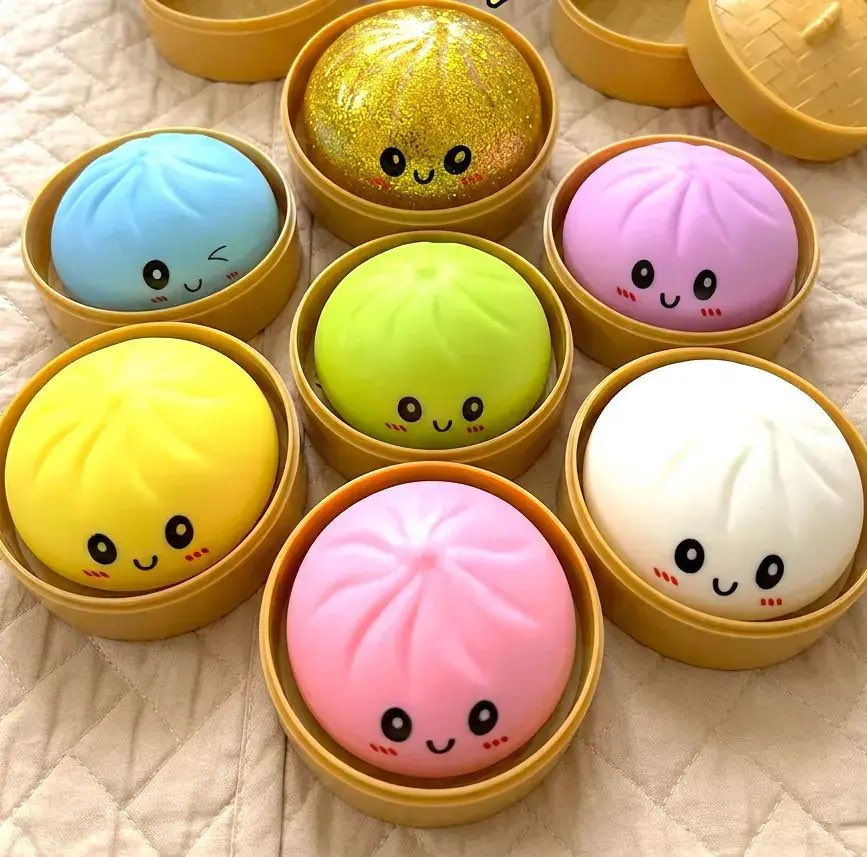 RealTimeRating's tweet photo. Hoy, lunes 31 de agosto, el Boletín Oficial publicó la PROHIBICIÓN de importar, fabricar y vender el juguete viral Squishy Dumpling por contener benceno, un cancerígeno. https://t.co/2eHqIp7BUo