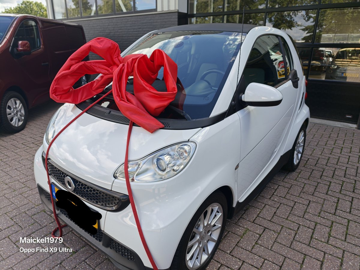 maickel1979's tweet photo. Het was een beetje onverwachts maar kijk
nou wat ik heb ... 🤍🖤
Smart For2 MHD
Special edition white
#car #auto #smart
Dus de dagen dat ik me enigszins goed voel kan
ik weer lekker touren 🥰
Blij en dankbaar 🫶🏻
#Smartfortwo #cars https://t.co/uN56jQWL05