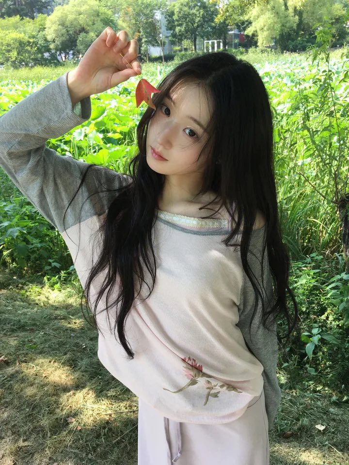 2on_uu's tweet photo. 링크로 구매 시 일정 수수료 지급 받음

포인트 다 다른 나그랑 티만 모아서 🪽

저는 갖고 있는 티셔츠 중 나그랑티가 제일 많습니다,, 
나그랑🫶나 https://t.co/Wv5tO5IbC2