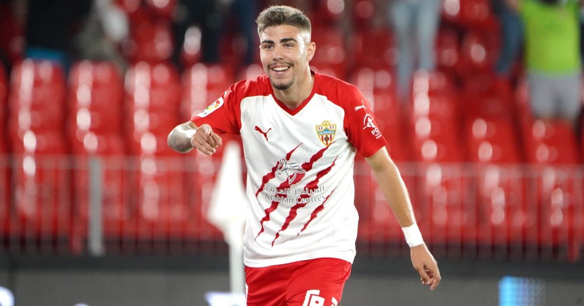 solofichajes123's tweet photo. Informa @Javigoon_ que el jugador de banda derecha de la @U_D_Almeria Alejandro Pozo es una opción del @Cadiz_CF siempre que salga José Antonio de la Rosa en las últimas horas de mercado #SegundaDivision https://t.co/9r98cZT98J