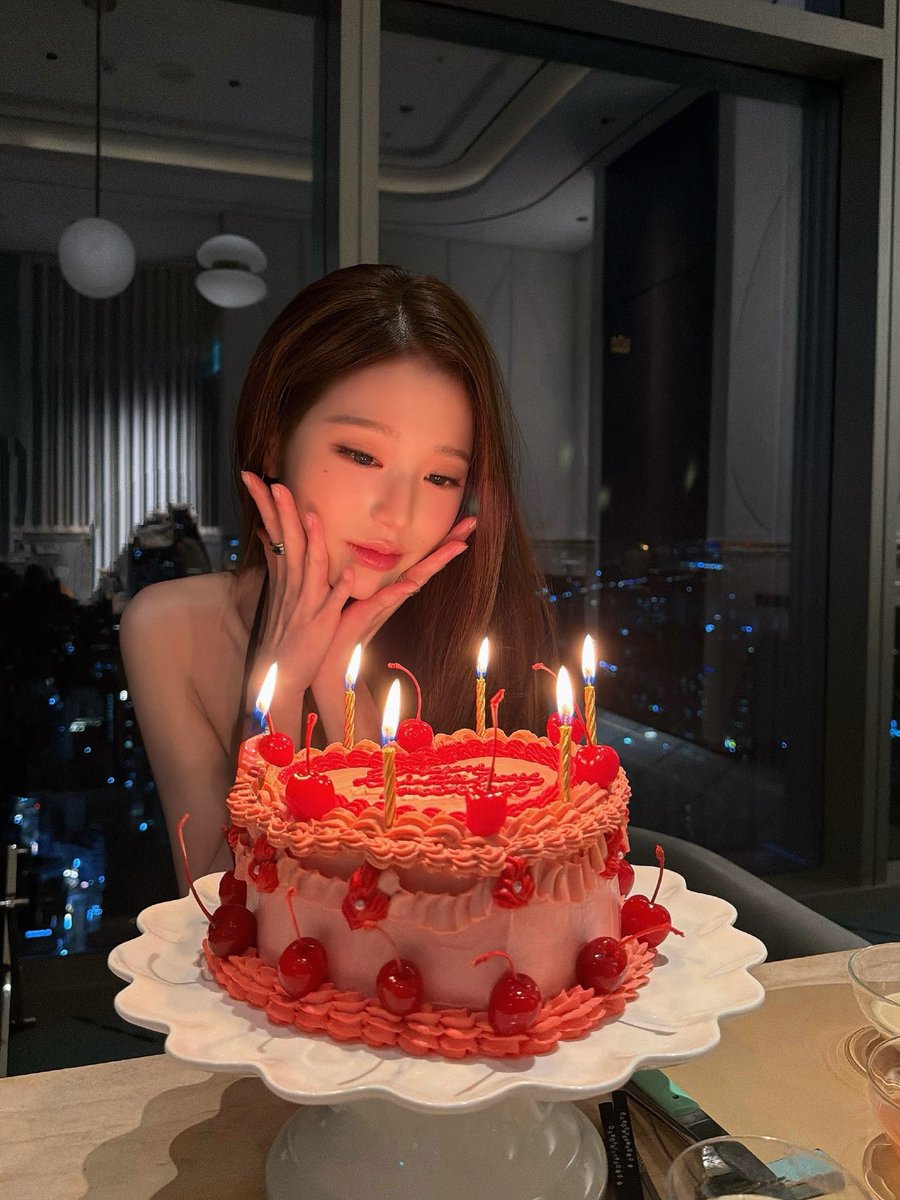 WonyoungGlobal's tweet photo. 📸 [PHOTO] 260831 Jang Wonyoung Instagram update 

💌 I <3 my life 💋❤️

🎵 Doja Cat - Love Life

STAY LUCKY STAY VICKY
#ForeverWithWonyoung
#장원영_행복으로물든오늘 

#IVE #아이브 #JANGWONYOUNG #장원영 https://t.co/B6boQescju