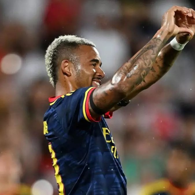 barcaaltoque's tweet photo. 🚨 Gabriel Jesus encaja a la perfección en el modelo de exigencia y compromiso de Hansi Flick 🔵🔴

↪️Cuenta @joaquimpiera en el @sport, que a sus 29 años, Gabriel Jesus aterriza en el FC Barcelona con el perfil idóneo para reforzar el proyecto de Hansi Flick. El brasileño, cuyo fichaje fue una operación relámpago liderada por Deco, rechazó otras propuestas estivales para cumplir el sueño de vestir de azulgrana tras casi una década en la Premier League.

📌 Las claves del encaje de Gabriel Jesus en Can Barça
1⃣• Compromiso y visión colectiva: Lejos del perfil de delantero enfocado únicamente en sus cifras personales, el paulista destaca por su fútbol solidario y mentalidad de equipo, adaptándose a un vestuario liderado en el terreno de juego por Lamine Yamal.

2⃣• 'ADN Barça' garantizado: Tras formarse casi diez años en Inglaterra bajo la tutela de Pep Guardiola y Mikel Arteta, domina los conceptos tácticos culés: asociación, movilidad en ataque, caída a bandas y una presión alta e intensa tras pérdida.

3⃣• Eficacia y hambre competitiva: Recuperado de su lesión de rodilla y tras un año de transición en el Arsenal (6 goles y 2 asistencias en menos de 1.000 minutos), llega en plena madurez profesional y enfocado en pelear cada oportunidad.

4⃣• Perfil idóneo para Flick: Aporta jerarquía, veteranía y experiencia al frente de ataque, cubriendo de forma inmediata la necesidad del gol mientras el club mantiene en el horizonte la opción de Julián Álvarez para el mercado invernal.

#FCBarcelona #GabrielJesus #HansiFlick #Deco #FCB #LaLiga #MercadoDeFichajes