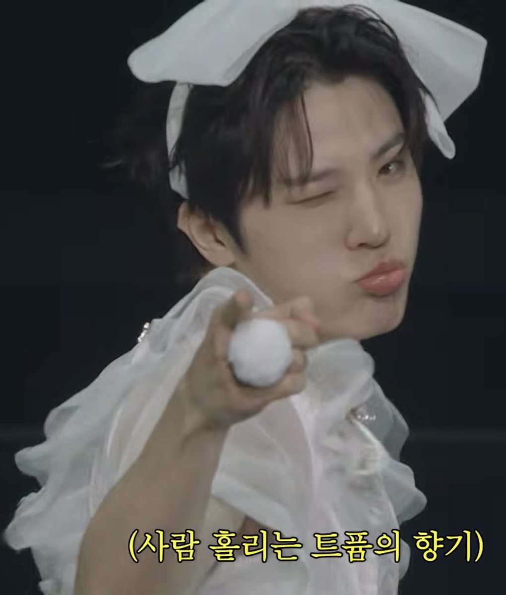 jwhwannie_'s tweet photo. cute mode                                        sexy mode https://t.co/JSPnsp3e7j