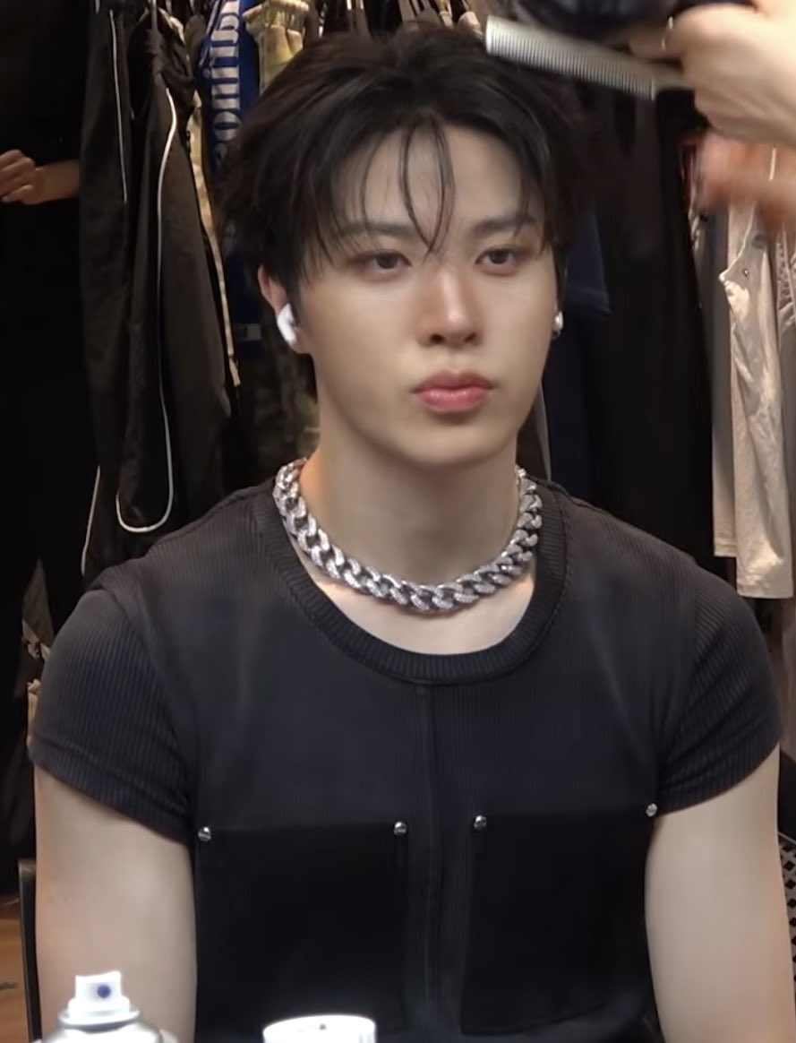 jwhwannie_'s tweet photo. cute mode                                        sexy mode https://t.co/JSPnsp3e7j