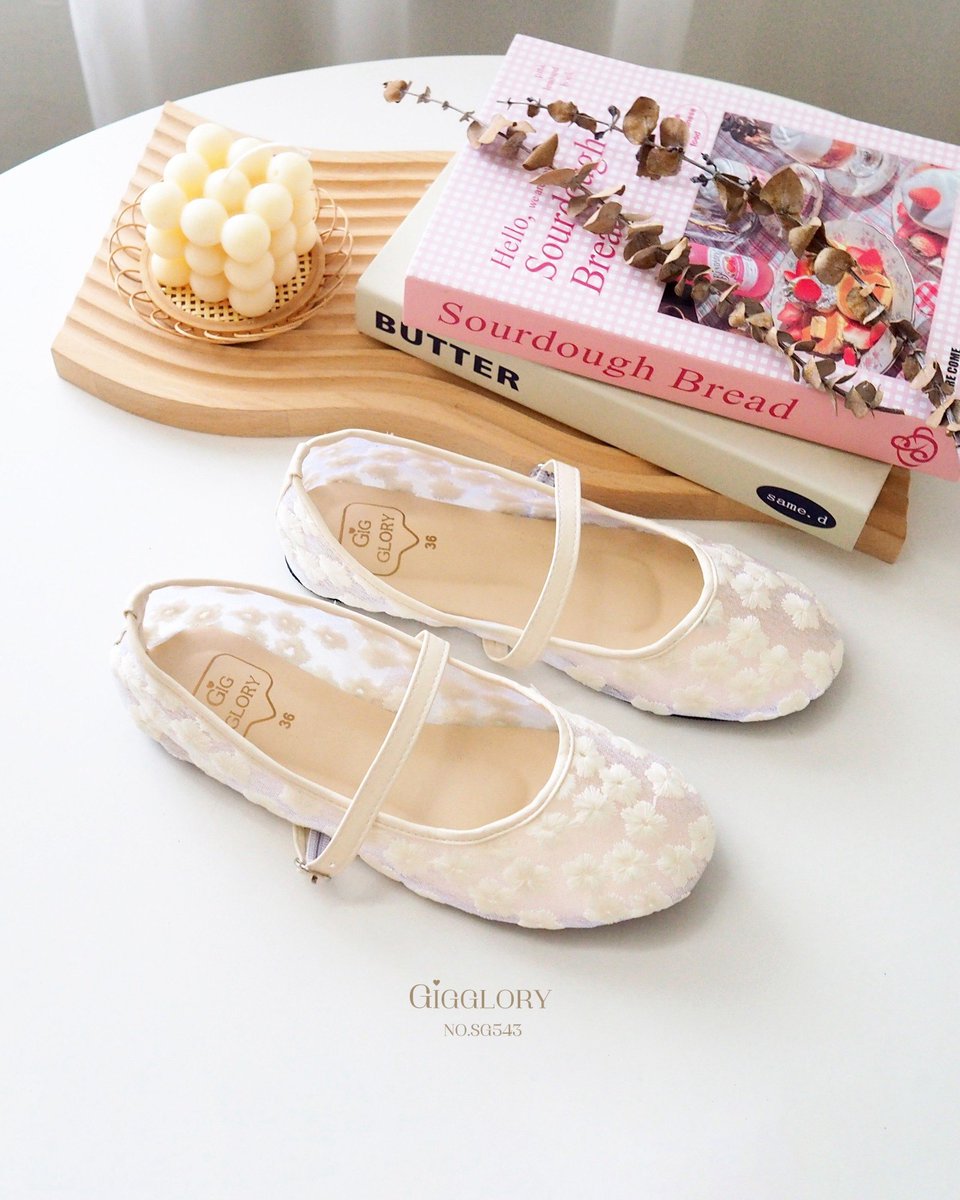 gigglory's tweet photo. 🌸🎐✨️ สวยหวานละมุนใจ~♡ รองเท้าผ้าลูกไม้ทรงแมรี่เจน ดีเทลลายดอกไม้เล็กๆ น่ารักกำลังดี แมทช์กับชุดไหนก็ลงตัว (NO.SG543) (219.-) 🫶🏻

🛒 ช้อปเลย! ⌇ ร้าน Gigglory 🔍
Shopee | Lazada | Tiktok

📌 Line official : @gigglory

#รองเท้า #รองเท้าลูกไม้ #Gigglory #Gigglory_SG543 https://t.co/k1xiGO3swe
