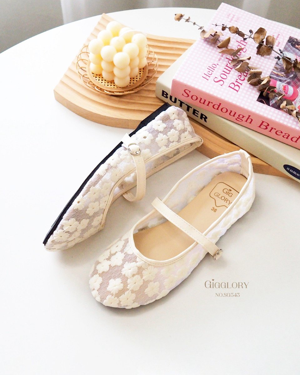 gigglory's tweet photo. 🌸🎐✨️ สวยหวานละมุนใจ~♡ รองเท้าผ้าลูกไม้ทรงแมรี่เจน ดีเทลลายดอกไม้เล็กๆ น่ารักกำลังดี แมทช์กับชุดไหนก็ลงตัว (NO.SG543) (219.-) 🫶🏻

🛒 ช้อปเลย! ⌇ ร้าน Gigglory 🔍
Shopee | Lazada | Tiktok

📌 Line official : @gigglory

#รองเท้า #รองเท้าลูกไม้ #Gigglory #Gigglory_SG543 https://t.co/k1xiGO3swe