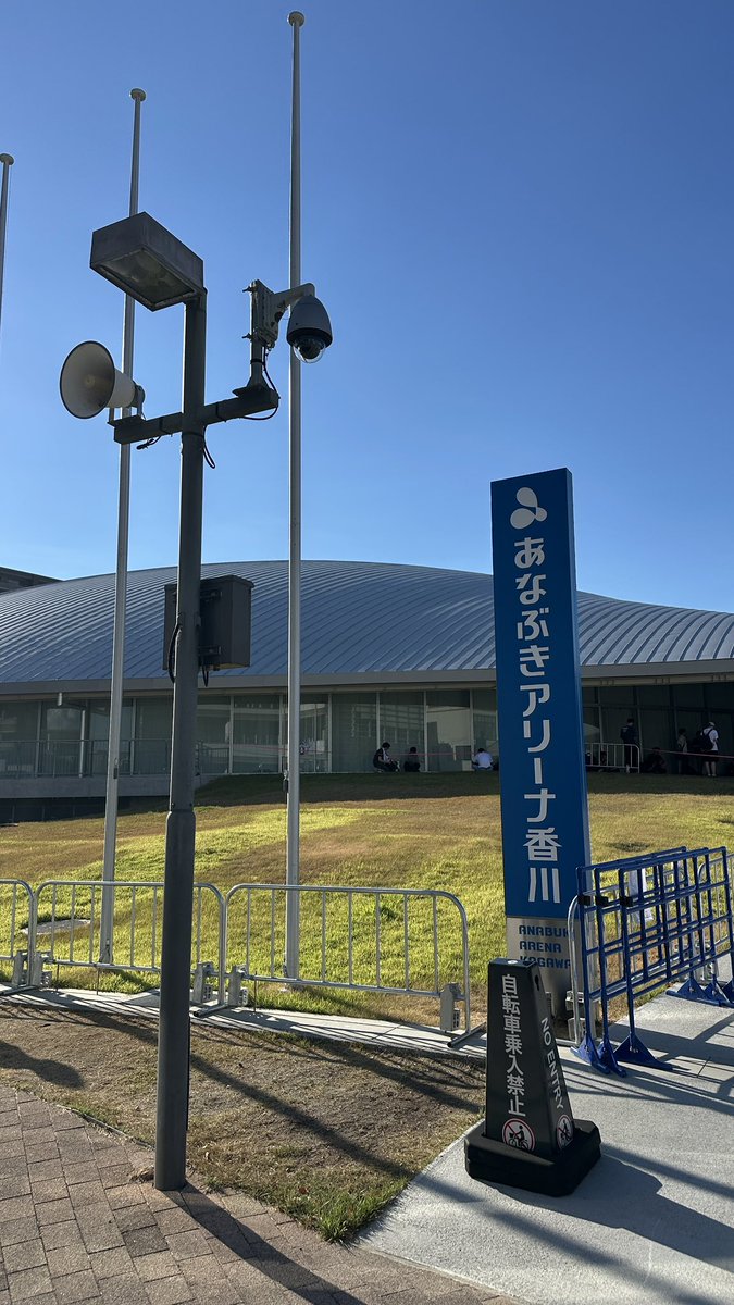46overture's tweet photo. あなぶきアリーナの良さが知れ渡って嬉しい限り✨

•高松駅、フェリー乗り場にほぼ直結のアクセスの良さ
•ステージと近く感じる客席、通路の広さ、サブアリーナの利便性、それらを感じないコンパクトさ
•目の前が海のロケーション
•何より音響がめっちゃ良い

つまり最高☺️

#香川 https://t.co/1byZIgP2F4