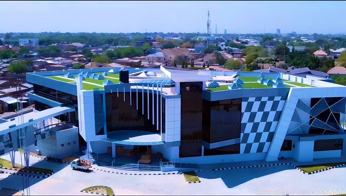 NaijaAesthetics's tweet photo. One of the largest and best-equipped cancer treatment centres in Nigeria and West Africa now stands in Kano. 🇳🇬
Kano said healthcare must not be left behind. 🎗 🔥

📍KANO CANCER TREATMENT CENTRE.(KCTC) https://t.co/7Er3zH4hIj