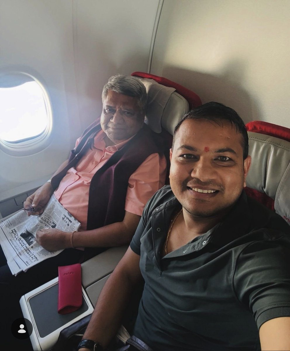 ChekrishnaCk's tweet photo. KPSC Middle Man Basavaraj Kannale. 

KPSC ಪರೀಕ್ಷೆ ಬರೆಯೋಕೆ ಬಂದವನು ದಲ್ಲಾಳಿ ಆಗಿದ್ದೇನೆ ಅಂತೆ.. https://t.co/bw9oNqtn4X