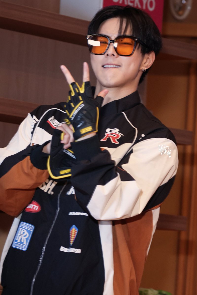 jungwon_mine's tweet photo. racer jungwon 😎 https://t.co/zBusyggI8M