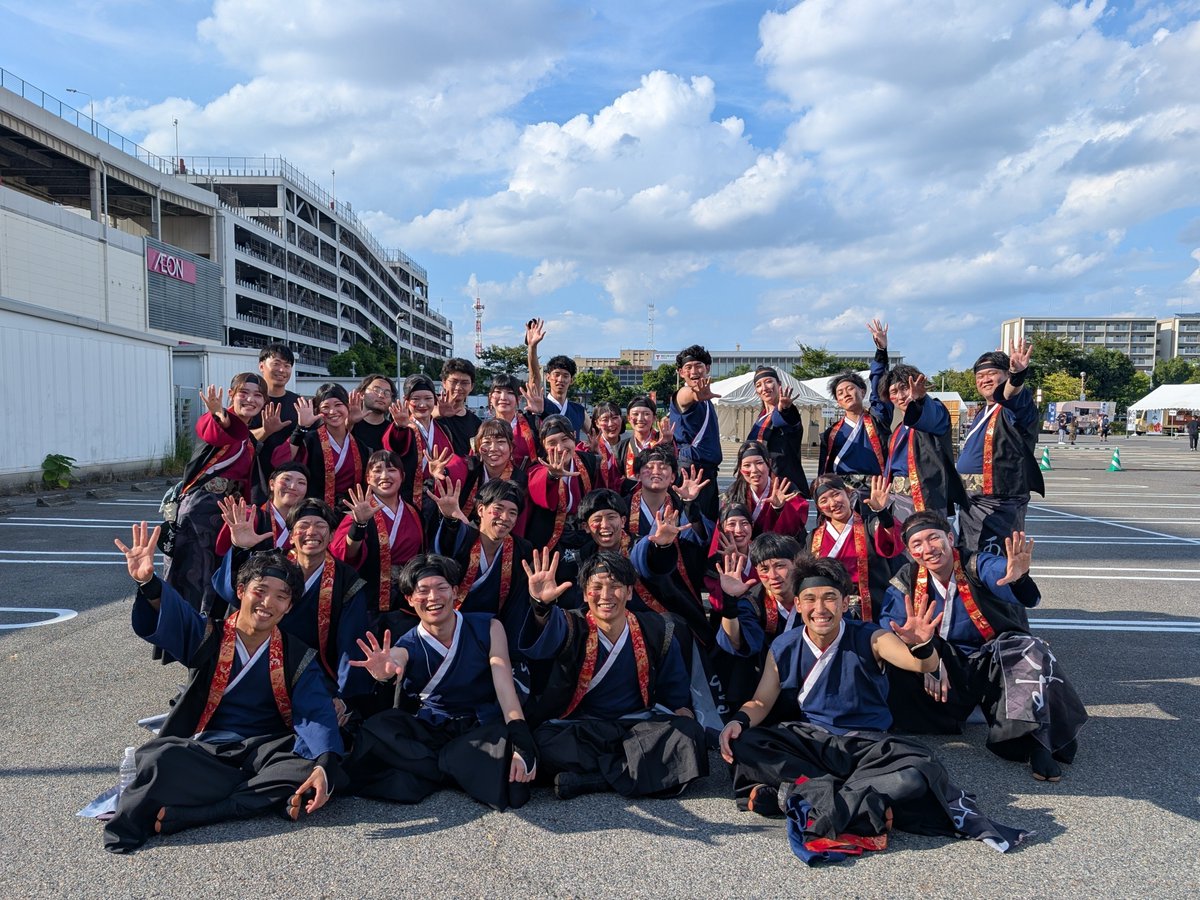alu_o_tsukusu's tweet photo. 【演舞報告】

にっぽんど真ん中祭りに参加いたしました！
結成2年目。
たくさんの方の支えの中、去年の倍以上のメンバーが集い、臨んだどまつりでした。

まだまだ伸び代だらけ、成長中のチームです！
これからも長野の魅力を精一杯発信してまいります！

#あるを尽くす
#どまつり
#長野
#真田幸村 https://t.co/4UFpUrEyYj