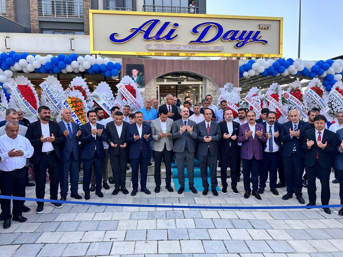 MesutSamanli's tweet photo. Güngör caddesinde faaliyet gösterecek Ali Dayı Alabalık ve Et restorantın açılışını gerçekleştirdik.Hayırlı bol kazançlar diliyorum https://t.co/GDCyX6KNzr