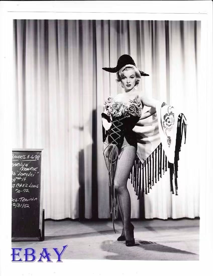 Clubpassionmar2's tweet photo. Bonne journée de lundi.
Have a sweet Monday.
#Marilyn #marilynmonroe #clubpasssionmarilyn #leshommespréfèrentlesblondes #GPB #gentlemenpreferblondes #loreleilee #essaiscostumes #wardrobetests #scènecoupée https://t.co/ih09QHG2Z5