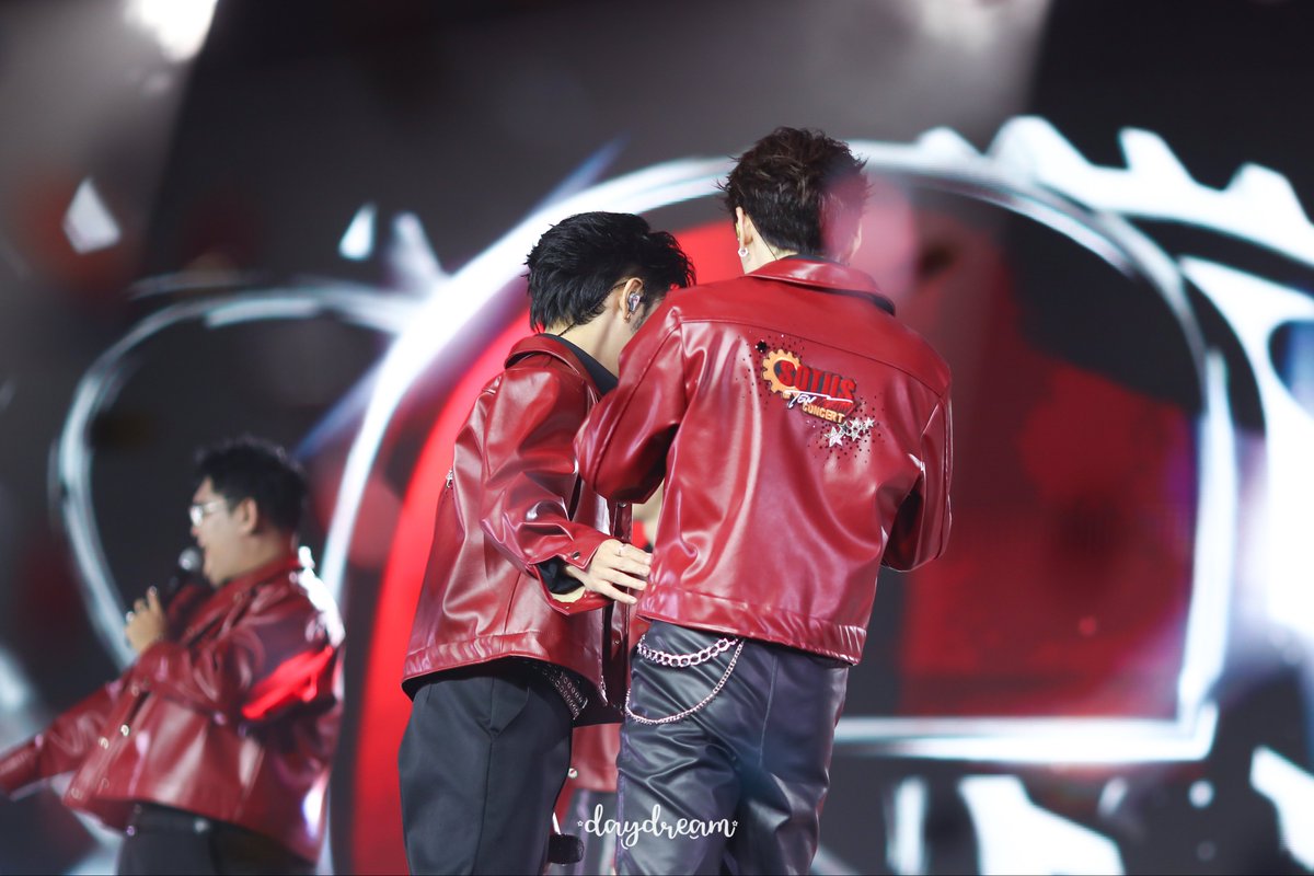 destinylineKM's tweet photo. Always ❤️

SOTUS FRIENDSHIP NEVER ENDS

#SOTUS10thYearConcertD2
#คริสสิงโต
#dayxdreams_ https://t.co/rEcxORMrVO