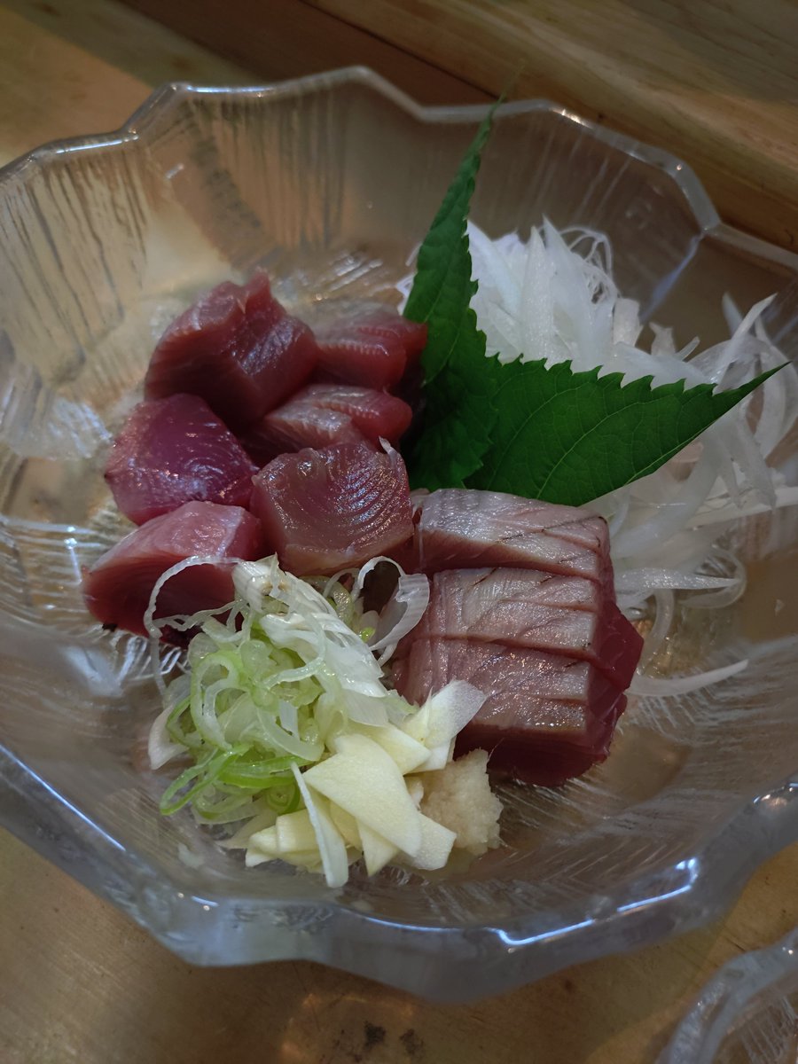 sharkjaws0302's tweet photo. #今日の夜ごはん
#かつおの刺身
#ねぎま
#サンマの塩焼き https://t.co/1dXVbOs6l9