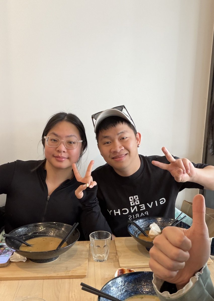 uujbpe's tweet photo. オーストラリア6日目

車の鍵無くしたベトナム人を送ってあげてご飯食べて
日本人とご飯食べた日 https://t.co/23HI3GAI1c