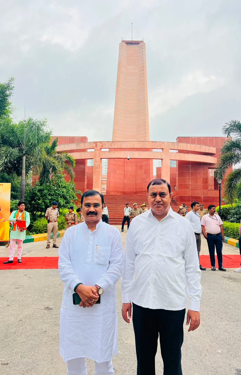 ashokbjp_kashi's tweet photo. आज इंदिरा गांधी प्रतिष्ठान, लखनऊ में भारतीय जनता पार्टी के यशस्वी प्रदेश महामंत्री व काशी क्षेत्र के निवर्तमान क्षेत्रीय अध्यक्ष आदरणीय श्री दिलीप पटेल जी से सौजन्य भेंट।
@dileeppatelbjp
#BJP #Lucknow #KashiKshetra #DilipPatel #BJPUttarPradesh https://t.co/gb59wpcmgC