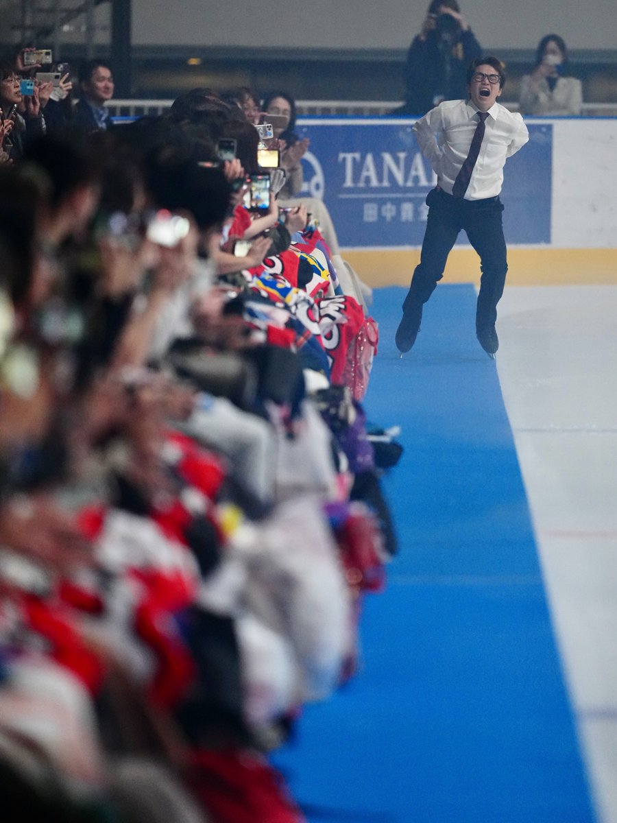 daily_kazuki's tweet photo. "Bills" at the Tanaka Precious Metals ice arena (formerly Tokyo Tatsumi arena) first anniversary event 🤓👔

📸 Sponichi https://t.co/McJ1eY4PpL