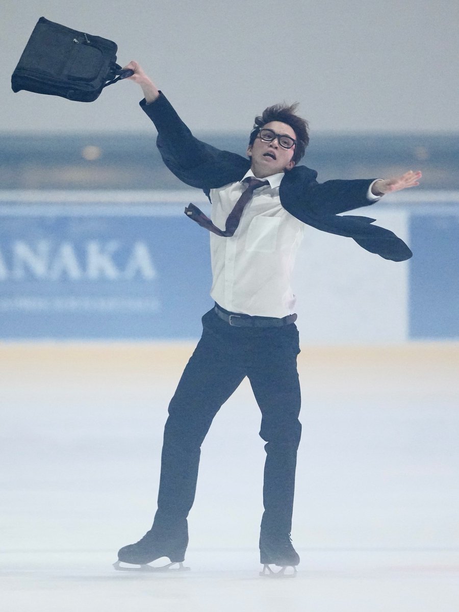 daily_kazuki's tweet photo. "Bills" at the Tanaka Precious Metals ice arena (formerly Tokyo Tatsumi arena) first anniversary event 🤓👔

📸 Sponichi https://t.co/McJ1eY4PpL