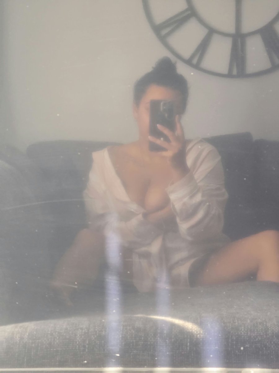 PhoenixMacxxx's tweet photo. Just about to shower if anyone wants a natural 34F woman 😘😘 #sellingcontent #sellingfeet #buyingcont https://t.co/DbzlSdRoZs