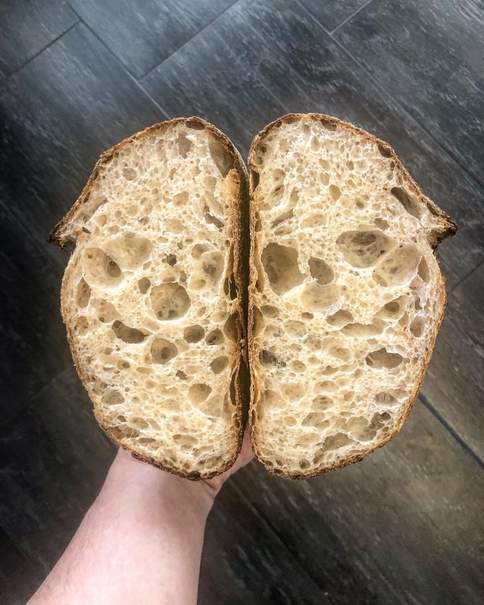 mestermiwbzo's tweet photo. Pester Miki barátunk világbajnok panettonéja megérkezett – aki kóstolta már, tudja, hogy könnyedsége, foszlóssága páratlan.…MANETTONE &amp; FORRÓ EGGNOG egész szombaton! https://t.co/zuJ0iabBUF