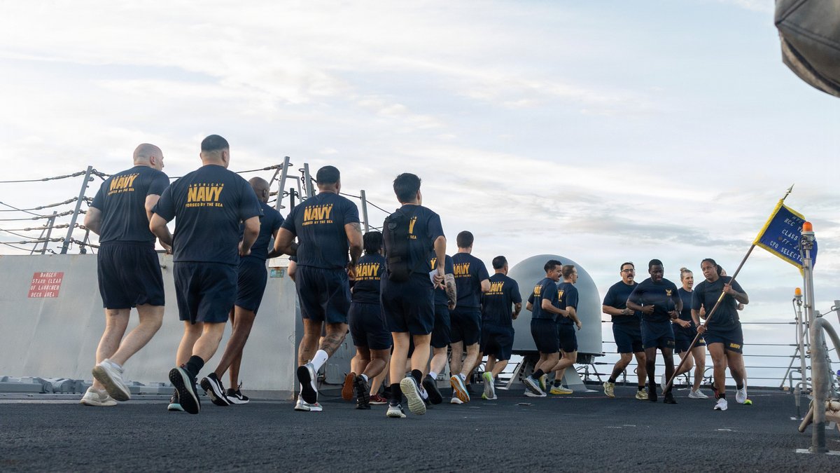 US7thFleet's tweet photo. Running Strong at Sea 💪

Senior leaders and newly selected chief petty officers conduct a formation run aboard USS Mustin while underway in the Indian Ocean. Group physical training builds strong teams. 

#NavyChief | #NavyPride | #US7thFleet
@USPacificFleet https://t.co/FhdKSiPKf3