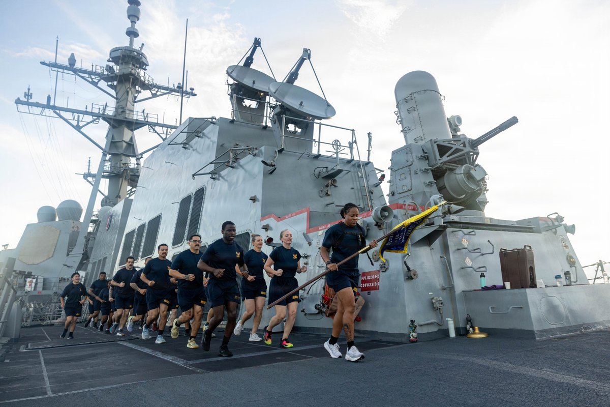 Running Strong at Sea 💪

Senior leaders and newly selected chief petty officers conduct a formation run aboard USS Mustin while underway in the Indian Ocean. Group physical training builds strong teams. 

#NavyChief | #NavyPride | #US7thFleet
@USPacificFleet https://t.co/FhdKSiPKf3