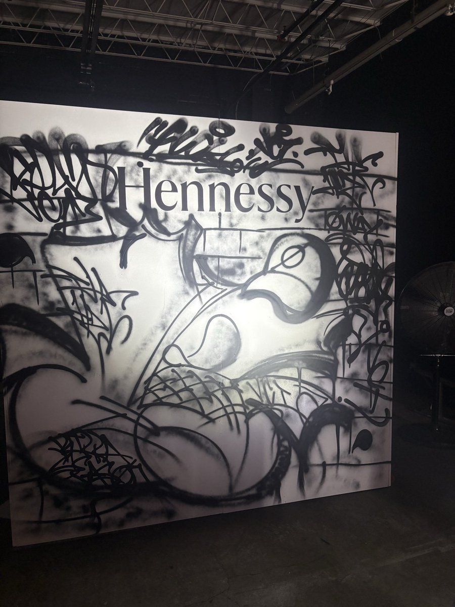 Golden_plx's tweet photo. HELLZ/VCI For @Hennessy https://t.co/8gNR0fUajG