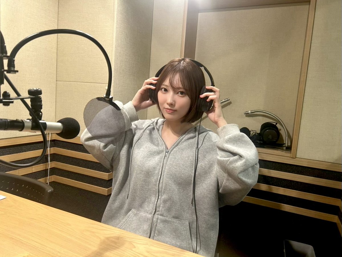 hinatazaka46's tweet photo. 本日8月31日(月)24:00～
BAYFM 「清水理央のCheer up！」に

#清水理央 がレギュラー出演いたします📻✨

ぜひお聴きください☀️
https://t.co/yfMT5vGZfn

#りおアップ
#清水理央のCheerup
#日向坂46 https://t.co/YKtPruXpQs