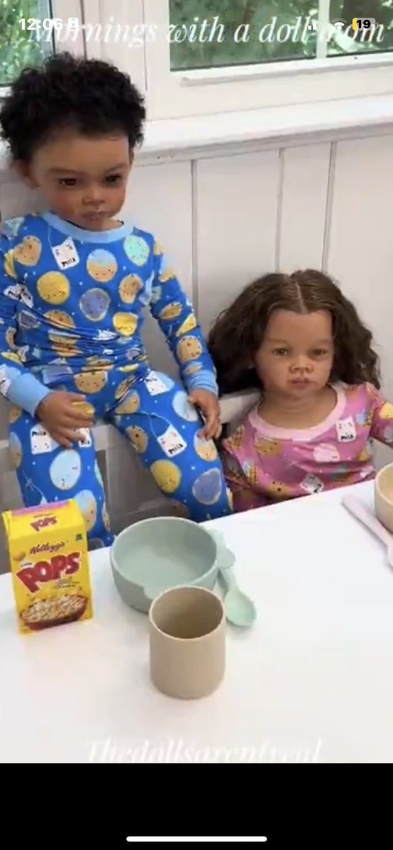 Purplesawdust's tweet photo. The dolls look uncanny asf https://t.co/o0IDmmOYEk