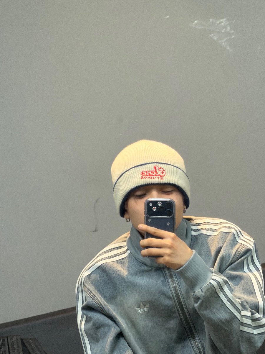 722EVN's tweet photo. i’ve grown very fond of you..heeseung in acne studios beanie https://t.co/AbirfQbM7S