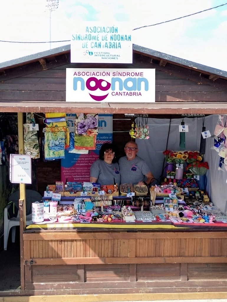 SINDROMENOONANC's tweet photo. ¡Visítanos en el Festival Intercultural de Santander! ✨

Nuestra presidenta Inmaculada González y nuestro secretario Jesús Toribio te esperan en el Sardinero del 31/08 al 06/09.

¡Infórmate y apoya nuestra tienda solidaria! 💙

#SíndromeDeNoonan #NoonanCantabria #Santander https://t.co/icTpeWlQQj