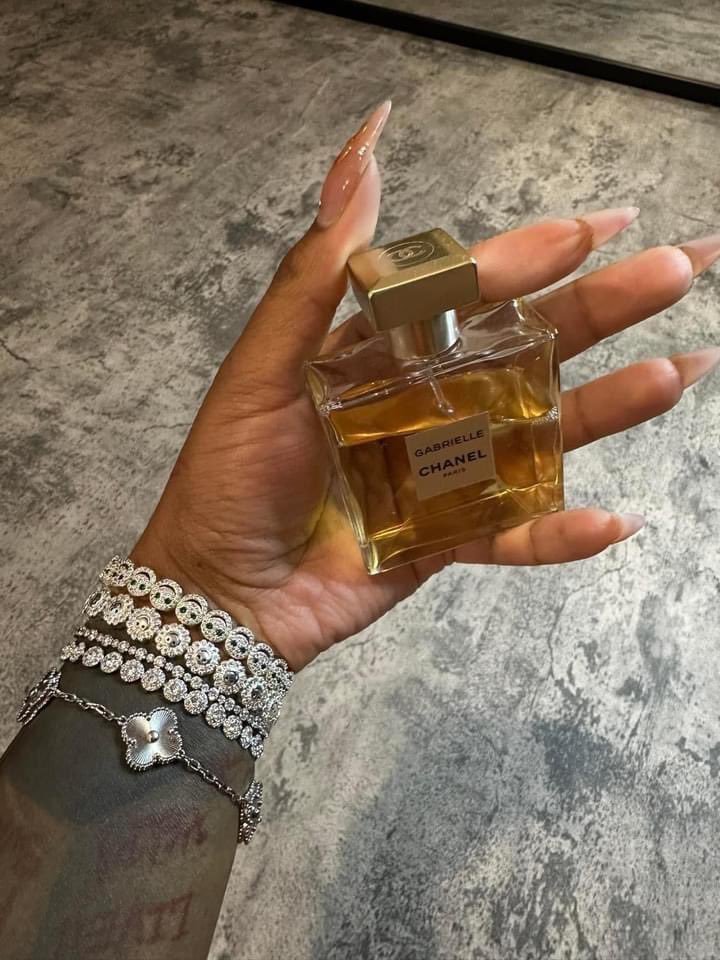 Datsme147's tweet photo. All my perfume bestie know the vibes🥰✨ https://t.co/yyg6UXIRJ1