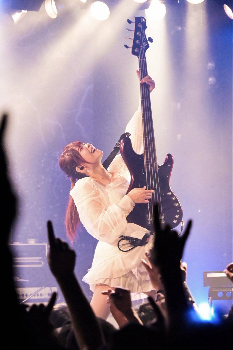 famifamimario's tweet photo. ライブ楽しい！

#LOVEBITES https://t.co/cWUZZ32EC0