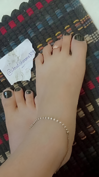shrutisharma329's tweet photo. NEW ON X  (RATE  MY FEET😜❤)
verification shruti sharma

#hslut
#feetfetısh 
#feetworshi̇p https://t.co/TWf0Lhq8bz