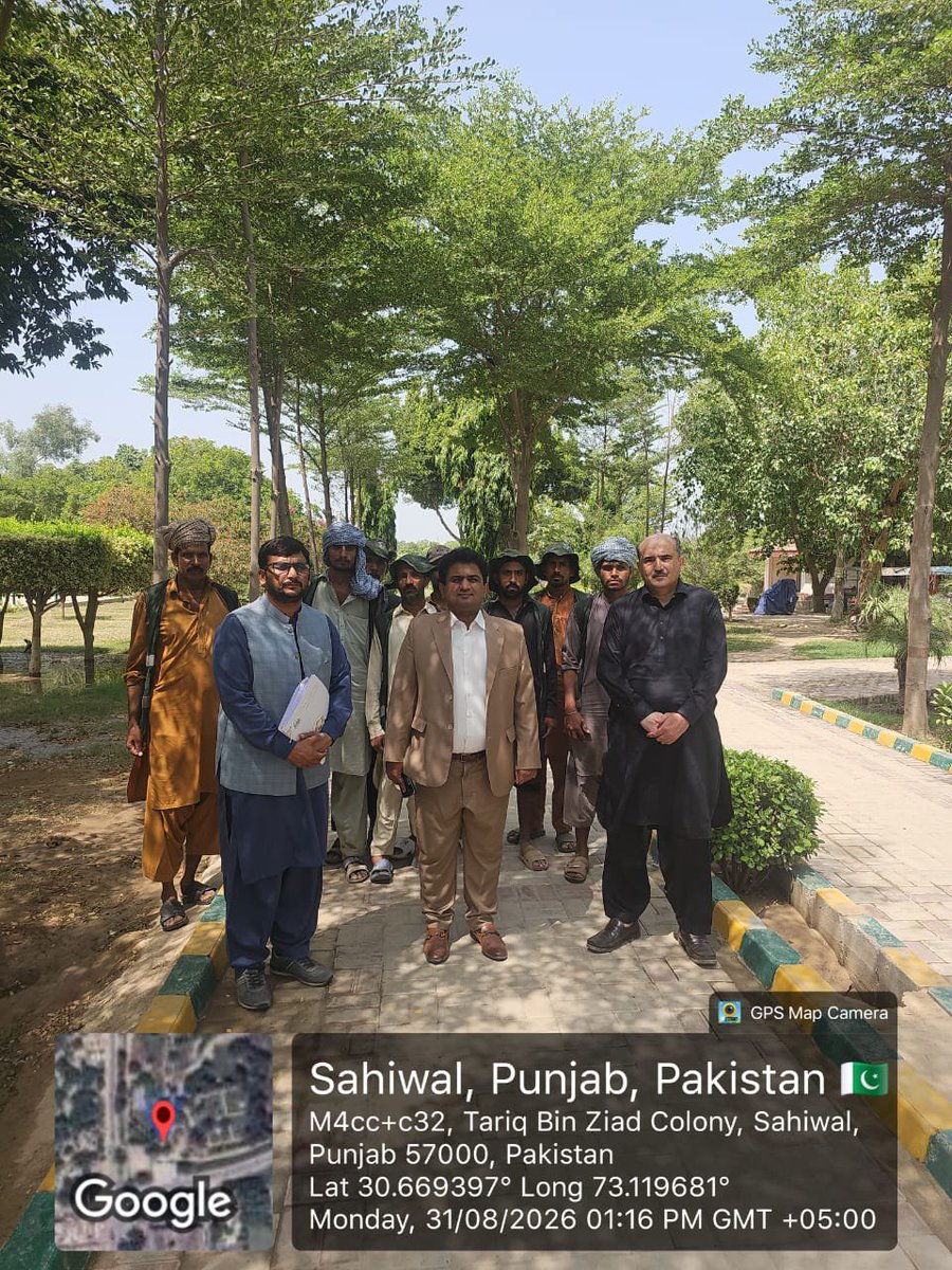 phapunjab's tweet photo. ایڈیشنل ڈائریکٹر جنرل (آپریشنز) خرم بشیر نے ضلعی ہارٹی کلچر ایجنسی ساہیوال کا دورہ کیا جہاں منیجنگ ڈائریکٹر جہانگیر احمد نے ان کا استقبال کیا اور انہیں ادارے کے امور سے متعلق بریفنگ دی۔ https://t.co/eqjaSV1mEW